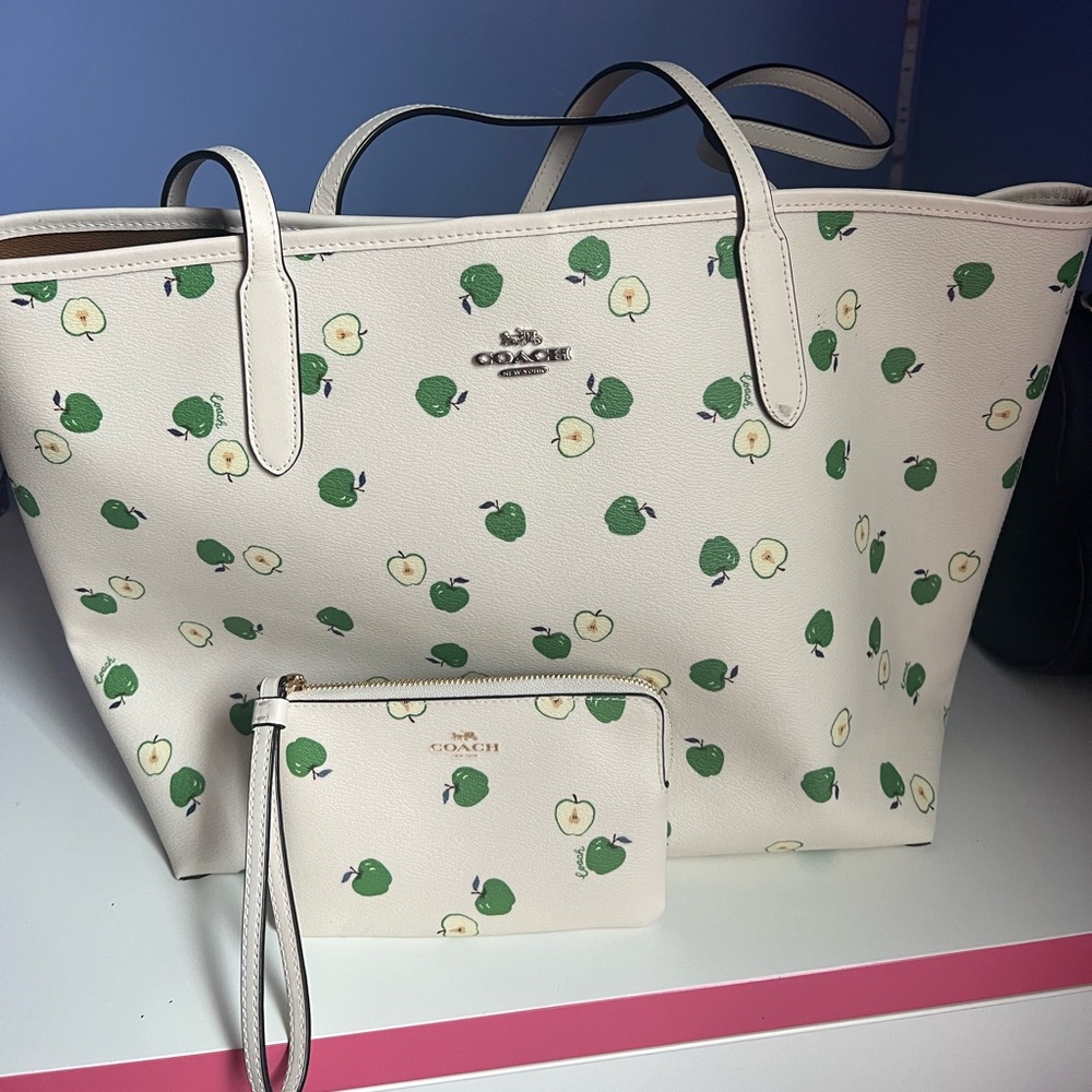 Coach apple city tote with wristlet